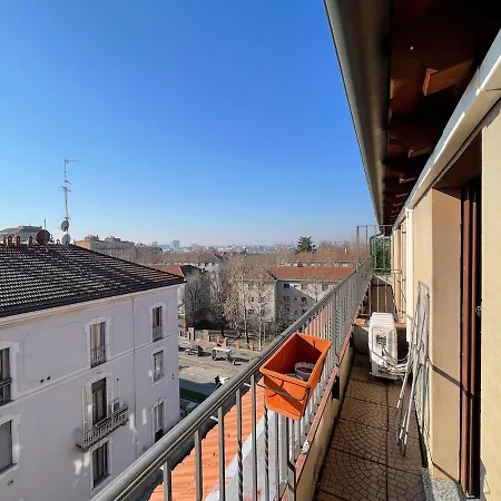 Apartment The Urban Nest 2, Spacious, Wifi And Near The Red Metro