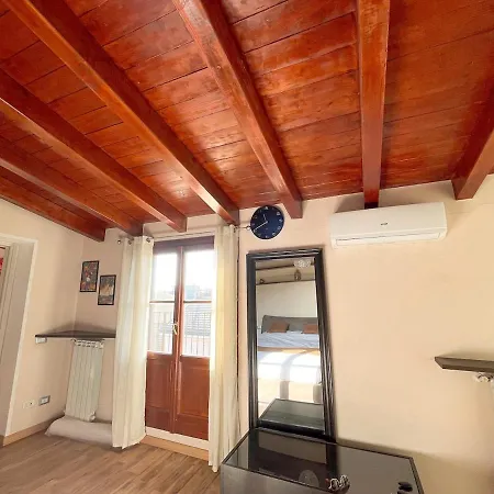 Apartment The Urban Nest 2, Spacious, Wifi And Near The Red Metro