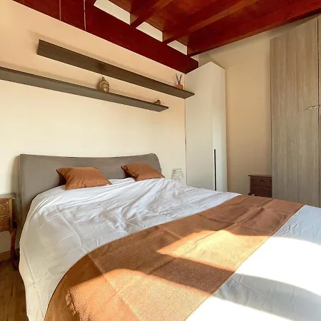 Apartment The Urban Nest 2, Spacious, Wifi And Near The Red Metro *