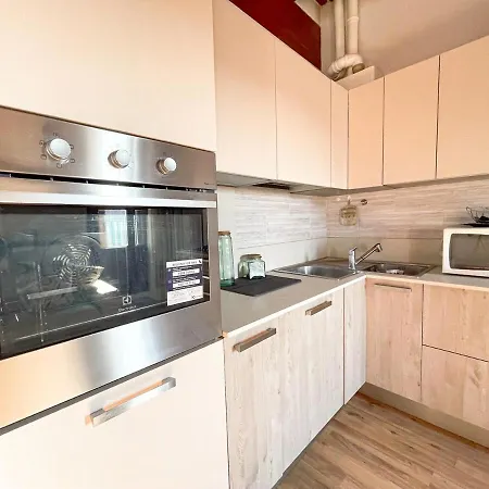 The Urban Nest 2, Spacious, Wifi And Near The Red Metro Milan