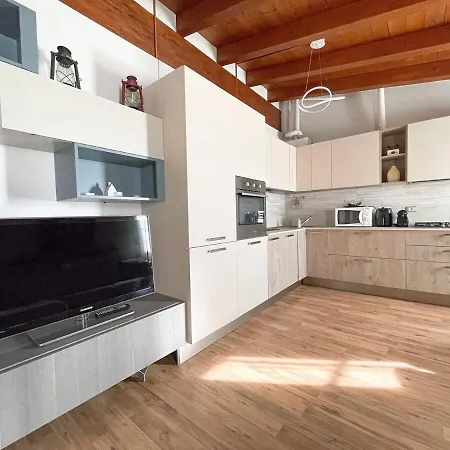 The Urban Nest 2, Spacious, Wifi And Near The Red Metro * Milan